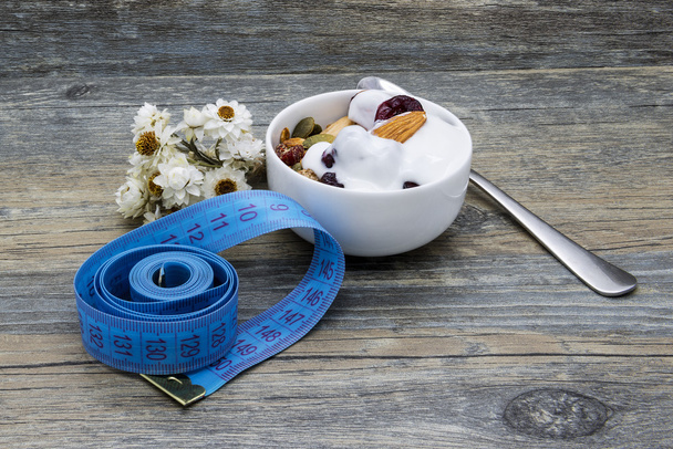 Диетический завтрак с мюсли и йогуртом
 - Фото, изображение
