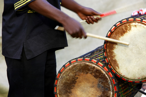 Perinteinen Afrikkalainen rumpali
. - Valokuva, kuva