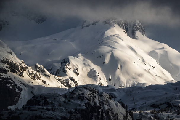 Wiosenny śnieg na Mount Canin i Montasio - Zdjęcie, obraz