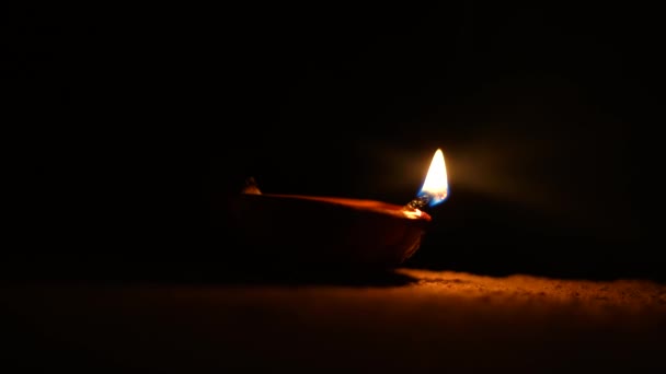 O óleo encheu a luz de Diya antes da inauguração de ram mandir. Diwali, O Festival das Luzes, Celebrado por hindus, jainistas e sikhs. - Filmagem, Vídeo