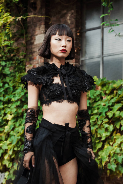 Lin Lin devant Antonio Marras pendant la Fashion Week de Milan Vêtements Femme Printemps / Eté 2024. - Photo, image