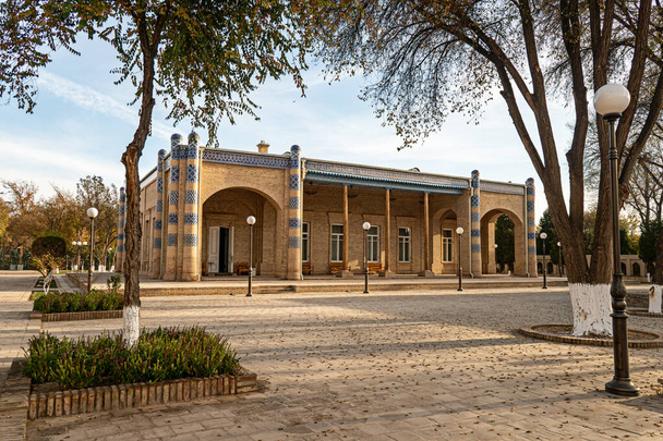 Budynek recepcji Isfandiyar Khan na terenie Pałacu Nurullaboy. Khiva, Uzbekistan - Zdjęcie, obraz