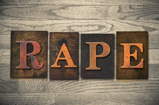 Gwałt koncepcja Typografia drewniane tematu - Zdjęcie, obraz