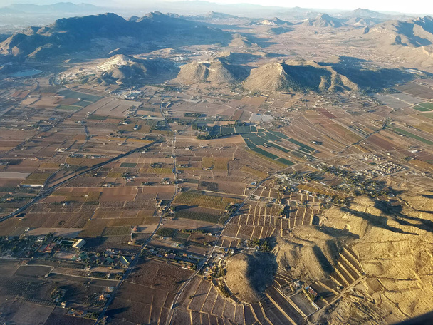 Španělsko krajina letecký pohled pořízený z okna letadla. - Fotografie, Obrázek