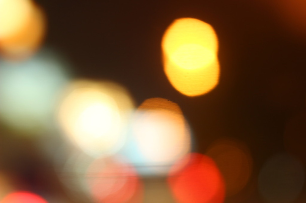 brouillé de voiture dans la ville la nuit - Photo, image