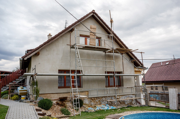 Construção ou reparação da casa rural
 - Foto, Imagem