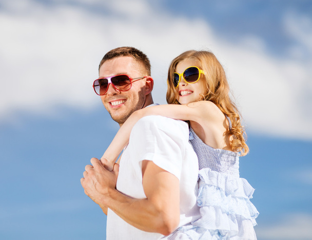 happy father and child in sunglasses over blue sky - Zdjęcie, obraz