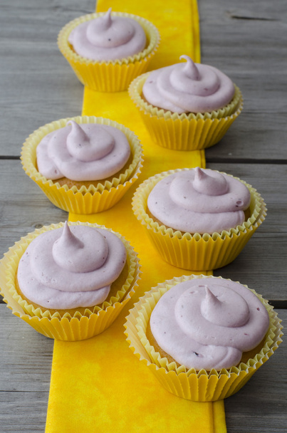 Cupcakes met bramen - Foto, afbeelding