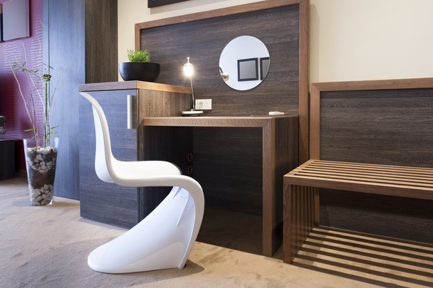 Desk and chair in luxury hotel room interior - Φωτογραφία, εικόνα