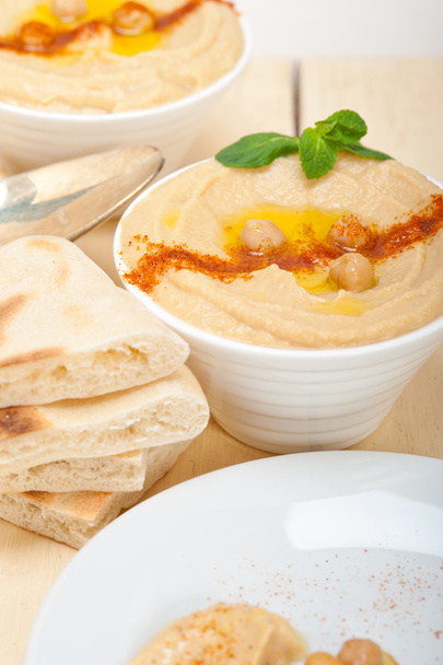 Hummus with pita bread  - Фото, зображення