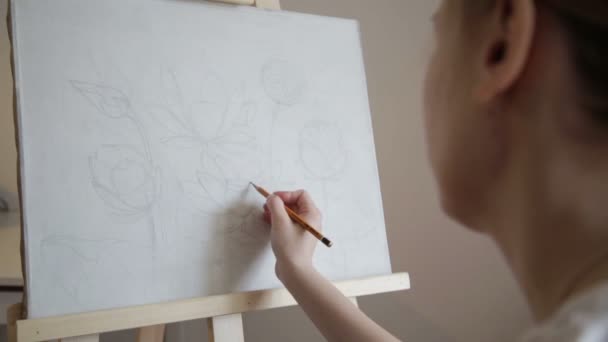Artista hace un boceto
 - Metraje, vídeo