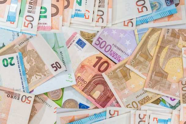 різні банкноти євро, валюта європейського союзу. Фінансові основи. Гроші і багатство - Фото, зображення