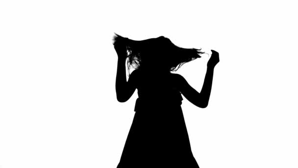 Silhouette d'une femme debout sur un fond blanc pendant le jour - Séquence, vidéo