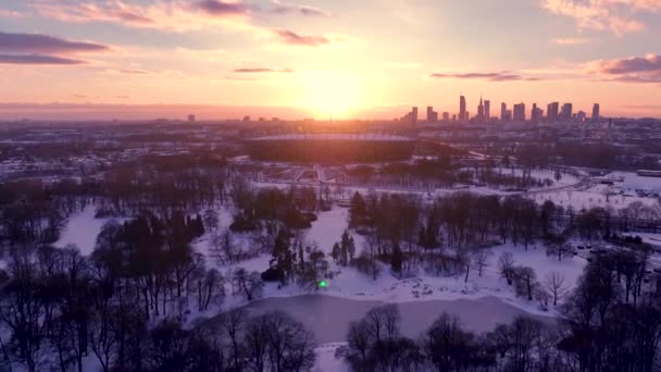 Varşova, Polonya 'nın kışın çekilmiş hava görüntüleri - Video, Çekim