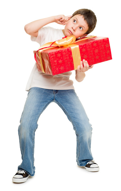 niño con caja de regalo
 - Foto, imagen