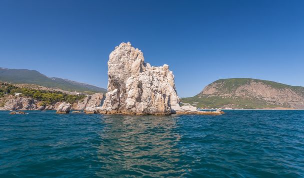 Gurzuf y la montaña Ayu Dag. Crimea
. - Foto, imagen