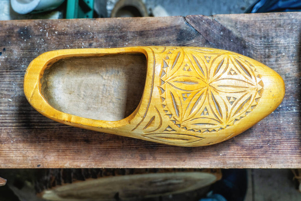 nedokončená holandská dřevěná obuv - Fotografie, Obrázek