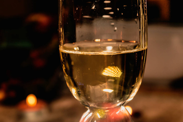 Флейтне скло для шампанського або інших ігристих вин для вечірок та особливих випадків - Фото, зображення