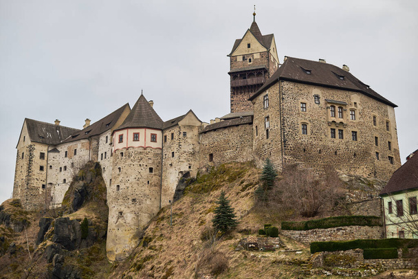 Loket Castle, un castillo gótico del siglo XII en la región de Karlovy Vary en la República Checa - Foto, Imagen