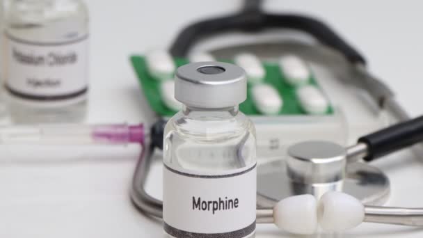 Морфін у флаконі, наркотики небезпечні для здоров'я або нервової системи мозку
 - Кадри, відео