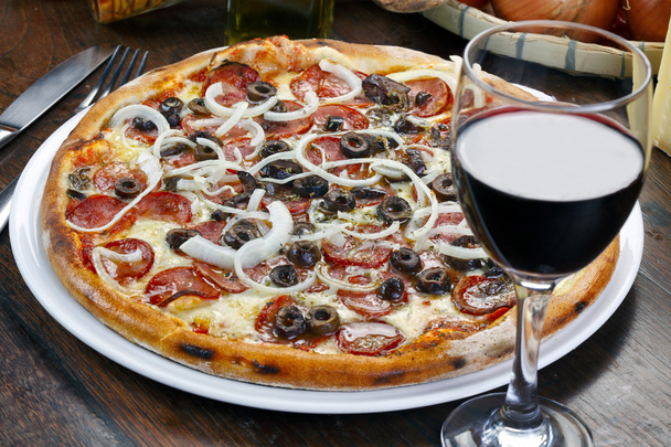 Fresh and tasty italian pizza - Zdjęcie, obraz