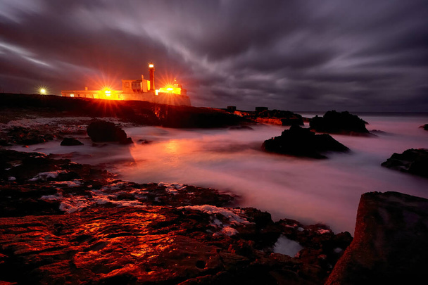 Světlo ve tmě, Cabo Raso, Cascais, Portugalsko - Fotografie, Obrázek