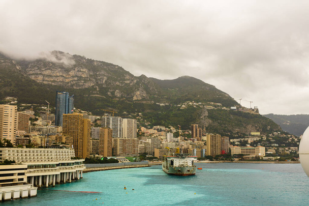 Vista panoramica sul porto turistico di Monte Carlo e sul paesaggio urbano. Principato di Monaco, Costa Azzurra - Foto, immagini