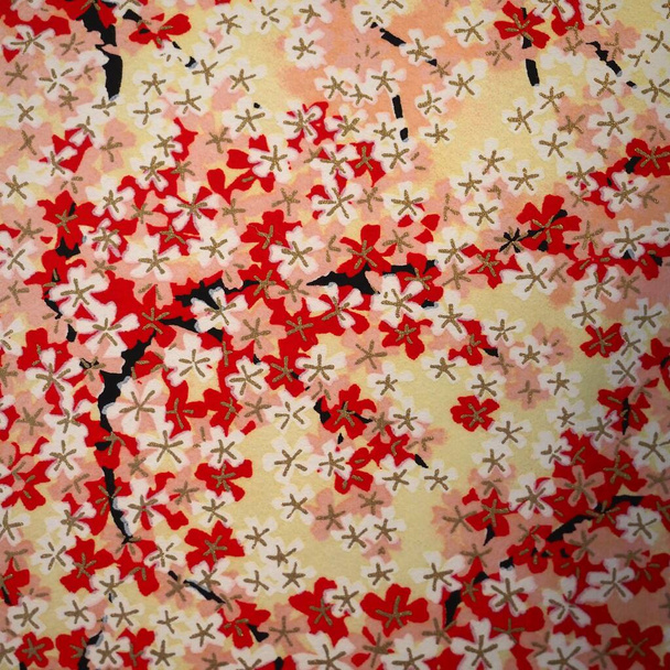 Παραδοσιακά ιαπωνικά σχέδια με θέμα τα λουλούδια (κόκκινο, ροζ και λευκό) - Φωτογραφία, εικόνα