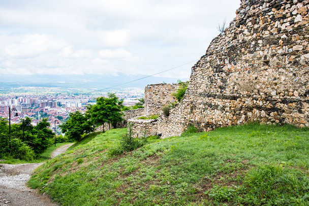 Las murallas del castillo de Prizren en Kosovo - Foto, Imagen