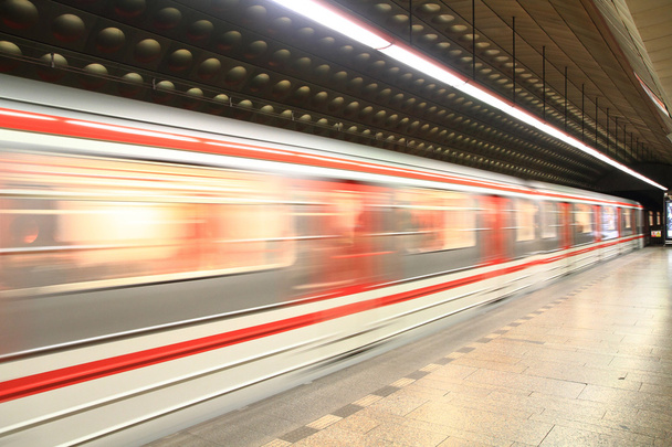 estación de metro de Prague
 - Foto, Imagen