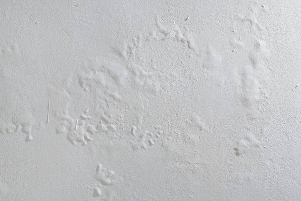 Saltpeter on the wall, Closeup of wall stained with water infiltration. Potassium nitrate, which is present in the building materials comes into contact with oxygen and creates excess moisture on the wall. - Photo, Image