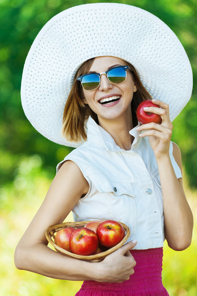 Woman sunglasses hat apples - Photo, Image