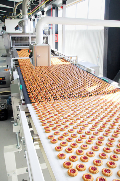 Biscoito de produção na fábrica
 - Foto, Imagem