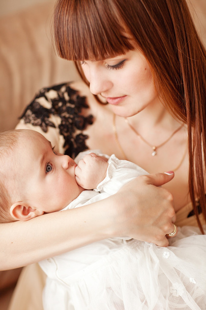 Image de beuty jeune mère avec bébé adorable
 - Photo, image