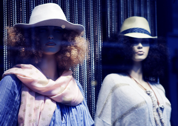 mannequin in hat. No brandnames or copyright objects. - Foto, imagen