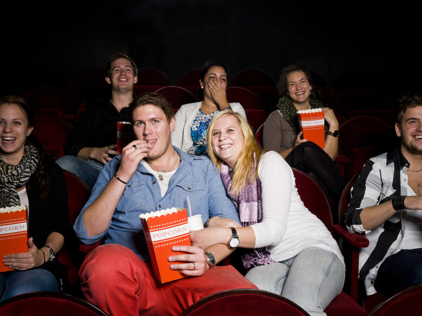 junges Paar im Kino - Foto, Bild