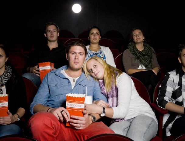 Jeune couple au cinéma
 - Photo, image