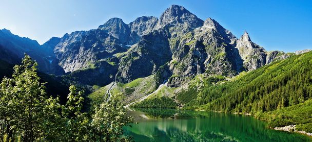 Hermosos lagos glaciares en las montañas polacas de Tatra
 - Foto, imagen