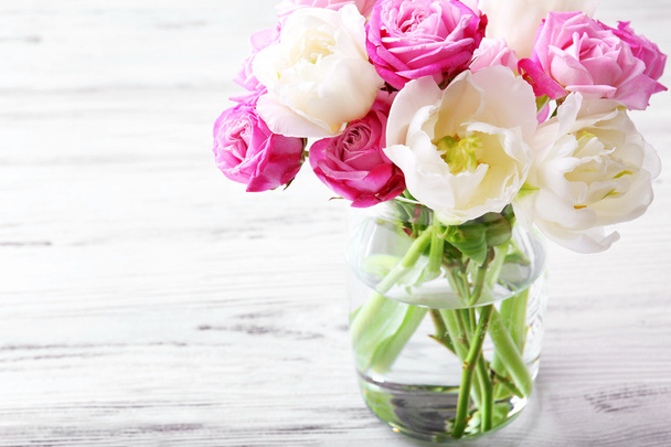 Bouquet of fresh roses and tulips on wooden background - Foto, imagen