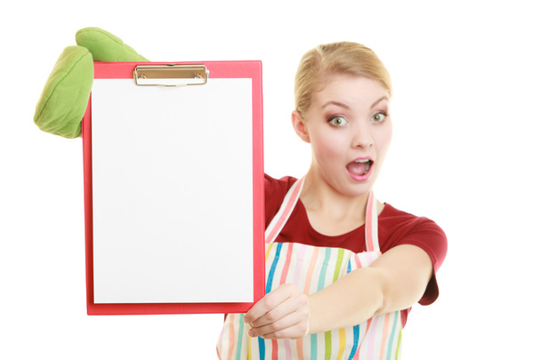 Housewife holding clipboard - Фото, изображение