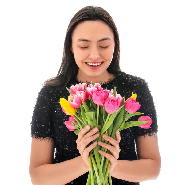 Šťastná mladá žena s kyticí krásných tulipánů na bílém pozadí. Mezinárodní den žen - Fotografie, Obrázek