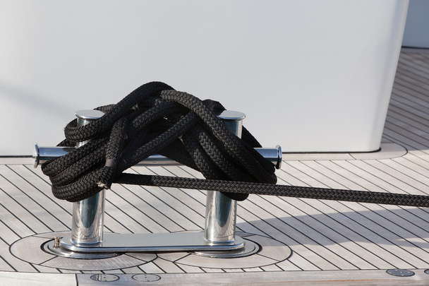 Причальная верёвка с узлом
 - Фото, изображение