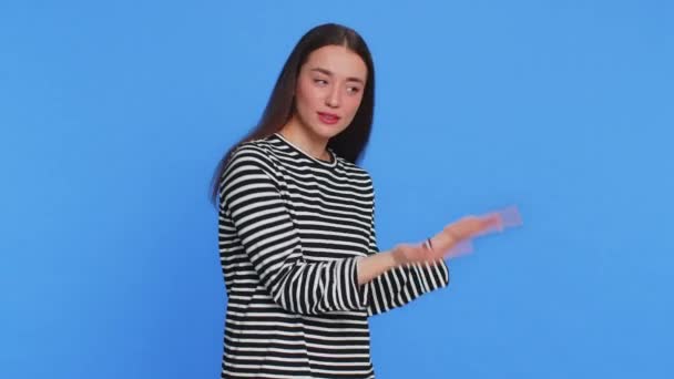 Woman raising hands asking what why reason of failure, demonstrating disbelief irritation by troubles trendy social media meme anti lifehacks ridicules people who complicate simple tasks for no reason - Video, Çekim