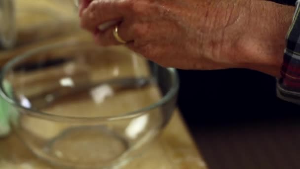 Woman baking apple pie - Felvétel, videó