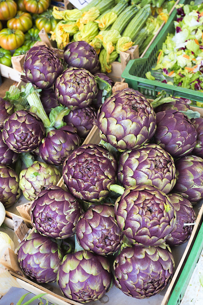 Fresh artichokes on a market in Italy - Photo, Image