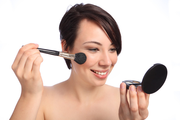 Happy beautiful woman using make up blusher brush - Φωτογραφία, εικόνα