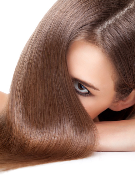 Kaunis brunette pitkät suorat ja kiiltävät hiukset
 - Valokuva, kuva