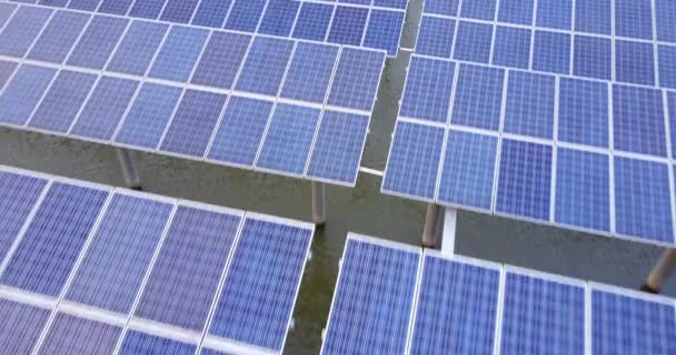 Çin 'deki modern güneş panelleri enerji santralinin görüntüleri. - Video, Çekim