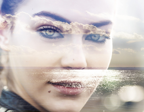 Double exposure of girl with gorgeous eyes and sea landscape - Foto, Imagem