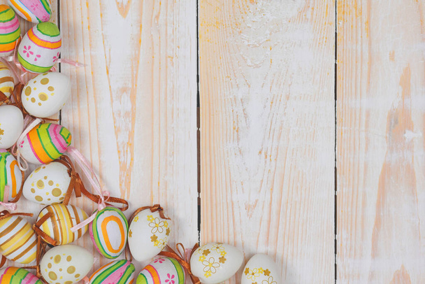 Feliz fundo de Páscoa na cor pastel e na madeira que você pode usar para cartão de saudações - Foto, Imagem
